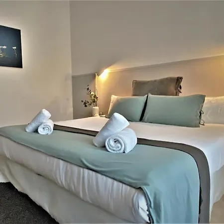 Fisa Rentals Gran Via Apartments-2